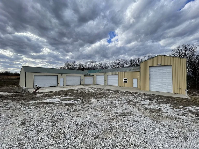 2101 W Outer Hwy #61 — Photo 14