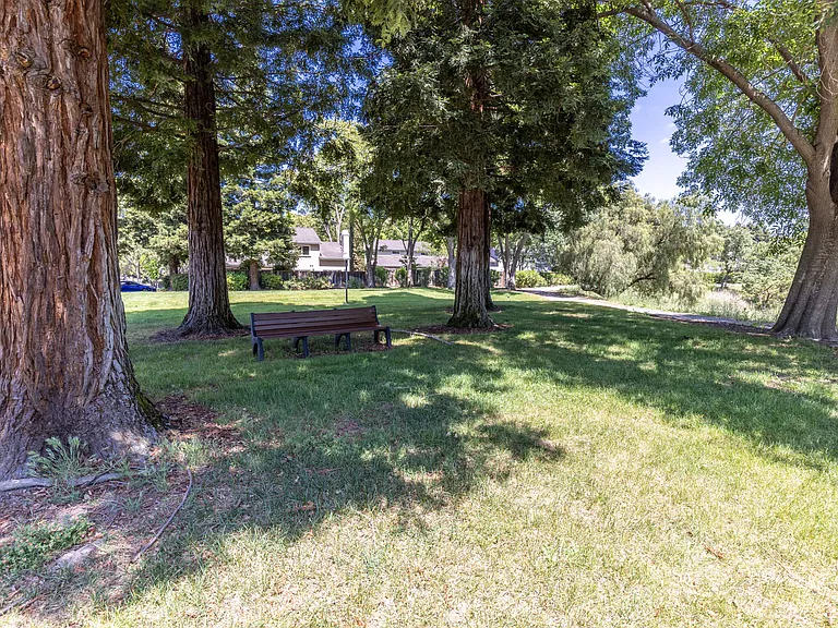 1090 Shady Creek Pl — Photo 22
