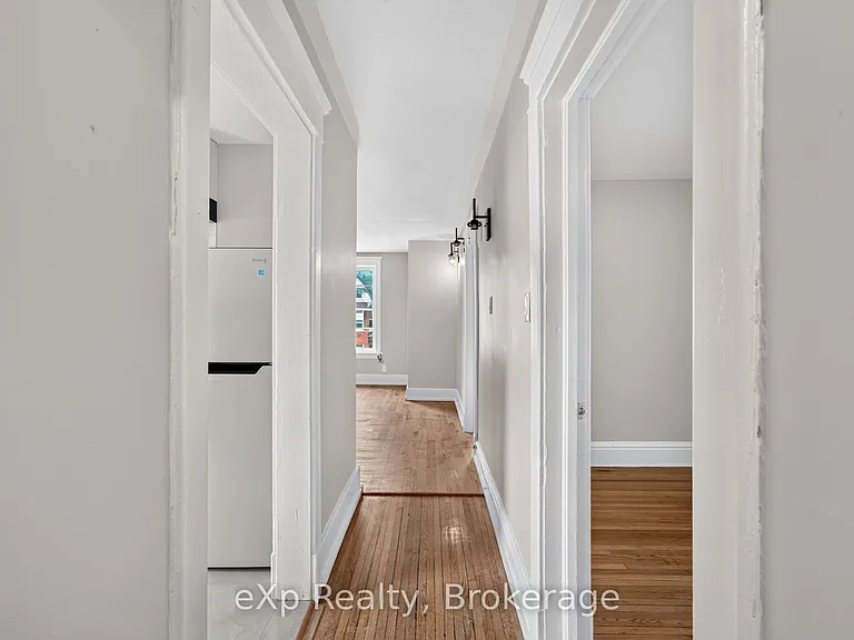 31 Waterloo St S — Photo 9