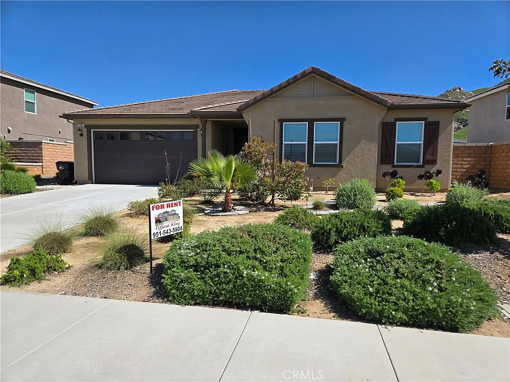 4 bed, 2316 sqft, $3,950 — Photo 2