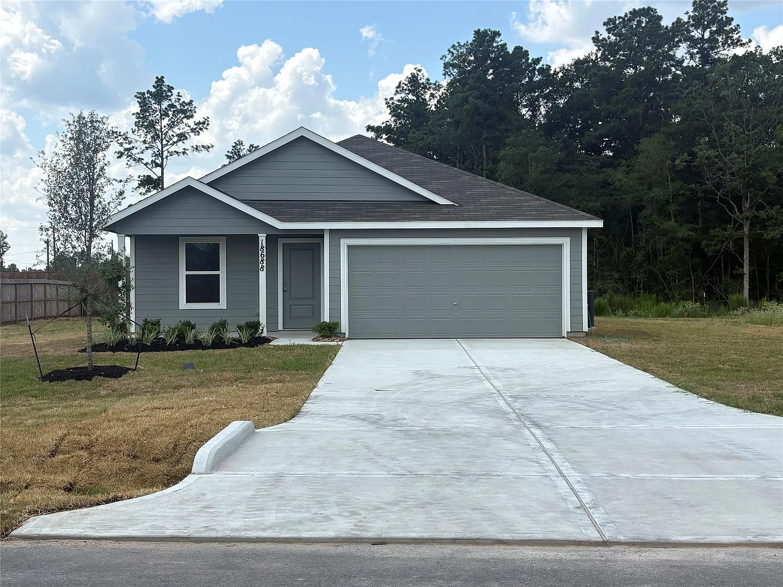 4 bed, 2.0 bath, 1707 sqft, $1,800 — Photo 2