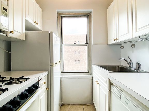 4th image of 435 E 77th St #6BG