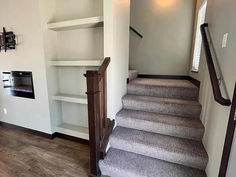 220 E 14th St — Photo 16