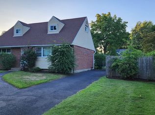 10 Bernard Ln, Commack, NY 11725
