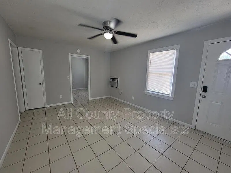 2 bed, 1.0 bath, $850 — Photo 1