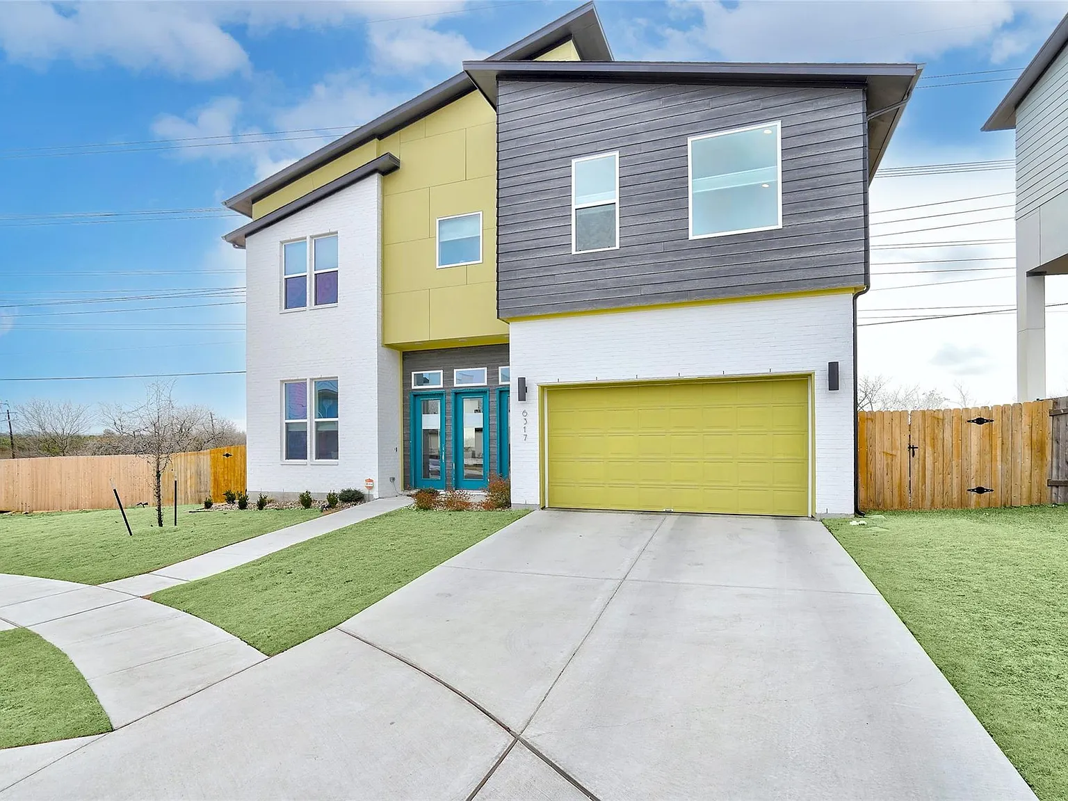 3 bed, 2.5 bath, 1977 sqft, $3,200 — Photo 2