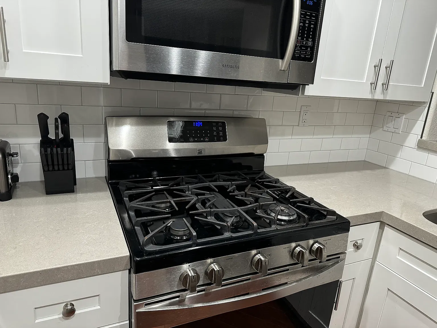 2 bed, 1010 sqft, $5,775 — Photo 3