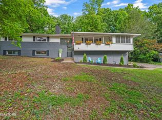 938 W Outer Dr, Oak Ridge, TN 37830