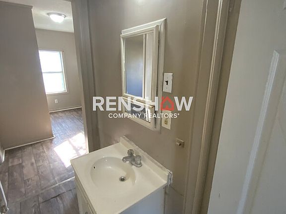 3rd image of 318 Tulip St