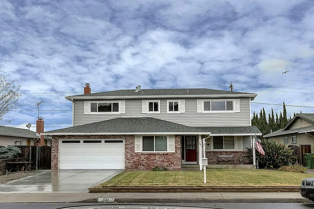 561 Bellwood Dr photo 1