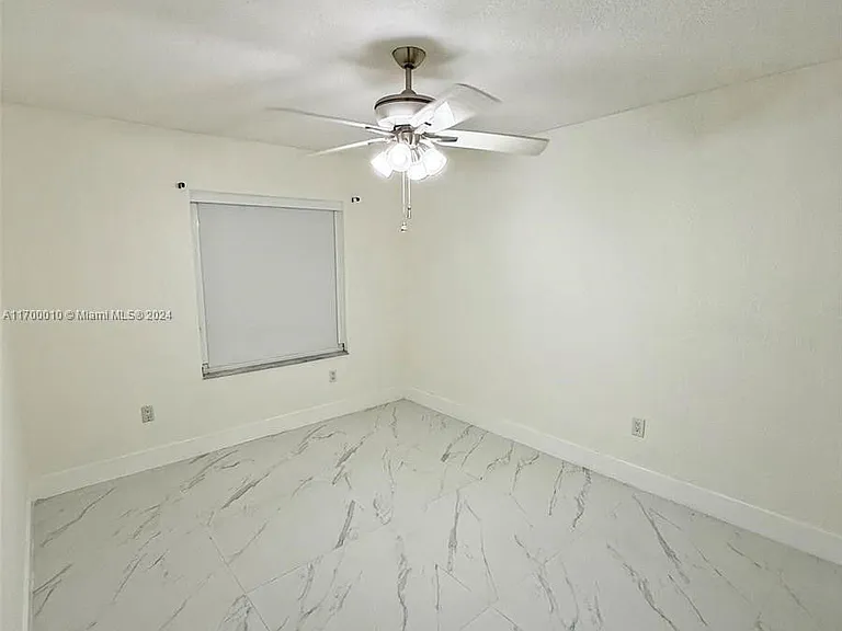 3129 W 73rd Pl — Photo 5
