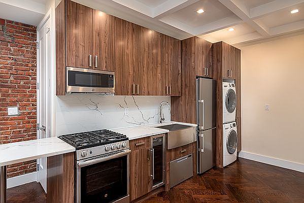 1st image of 921 Washington Ave #724