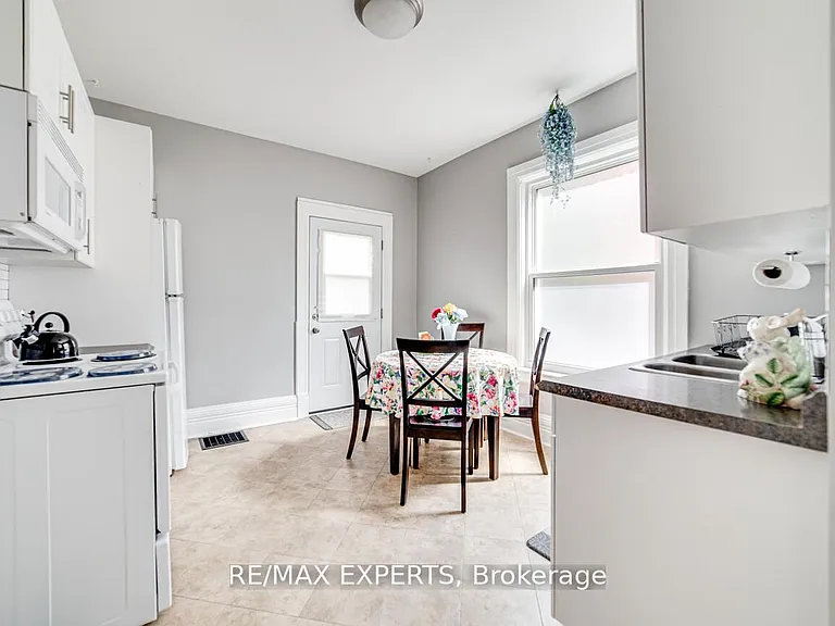98 Elgin St E #1 — Photo 11
