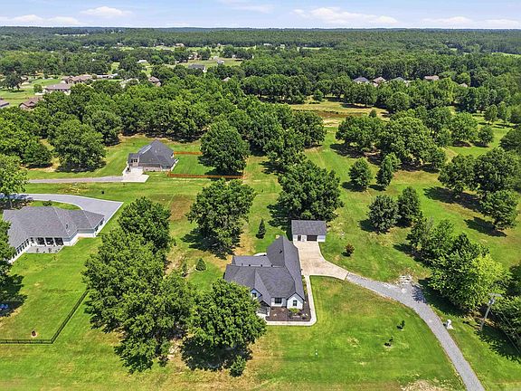 4th image of 29 Country Meadows Dr