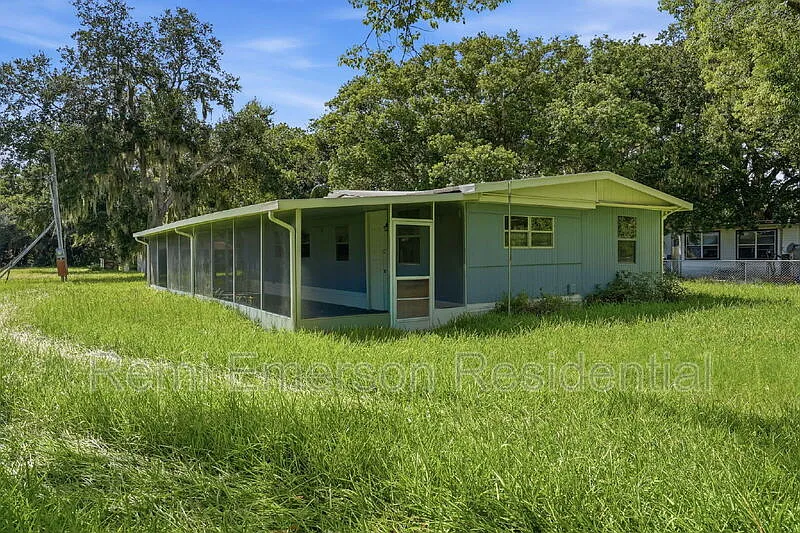 1096 Navajo Dr
