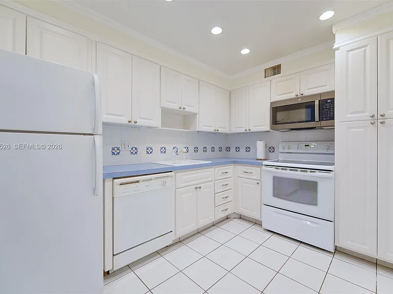 1980 S Ocean Dr #9C — Photo 11