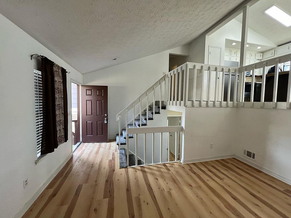 1st image of 158 Gaston Ct #1