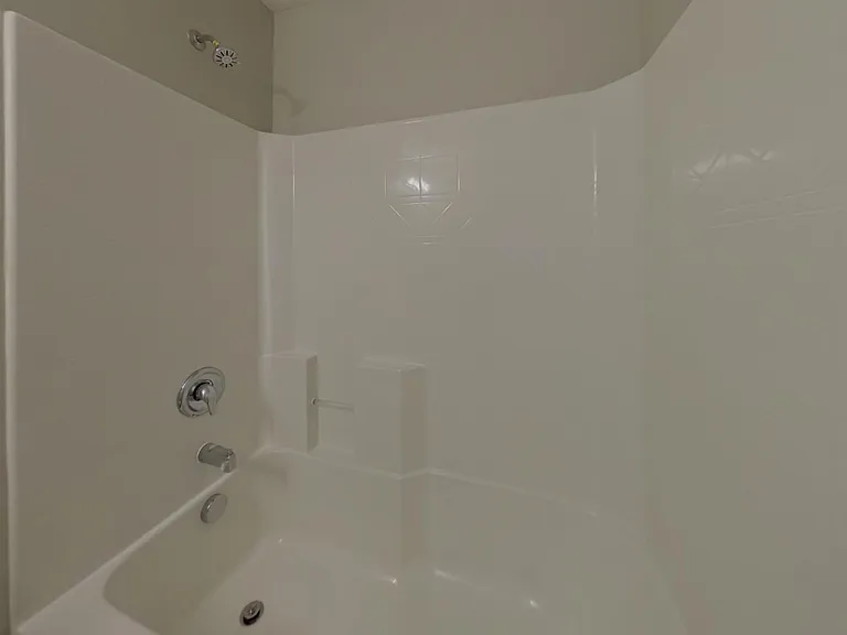 241 Saskatoon Dr — Photo 16