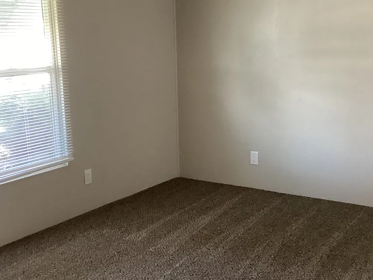 1230 SW Sandy Dr — Photo 4