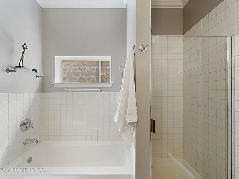 2042 W Warren Blvd — Photo 19