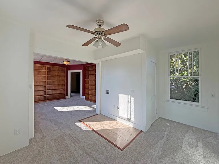 551 E Boswell St — Photo 2