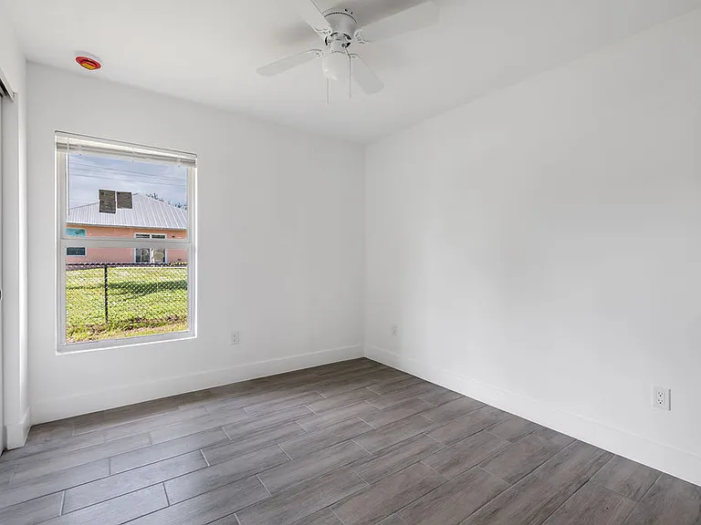 3018 SE Iris St #2 — Photo 12