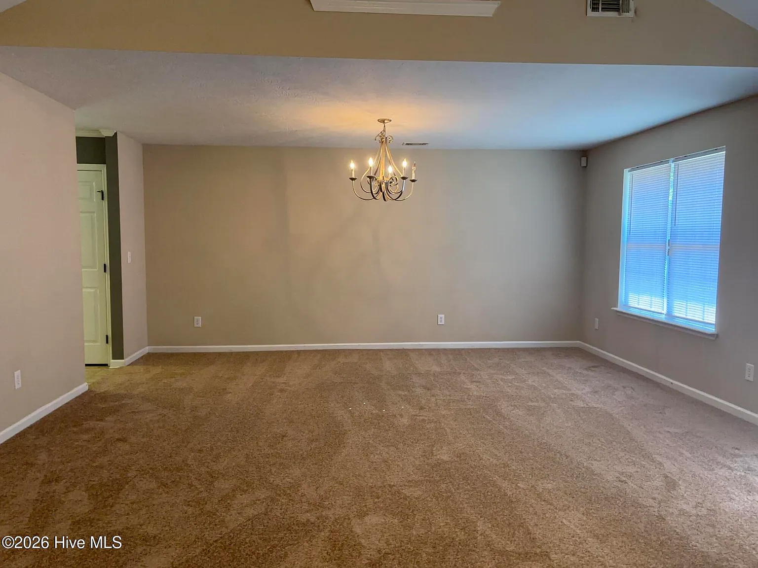 4 bed, 2.0 bath, 2251 sqft, $2,100 — Photo 2
