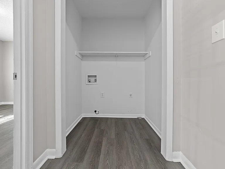 Roberts Lane Apartments — Photo 6