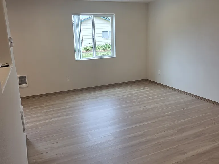391-393 Clover St #1 — Photo 13