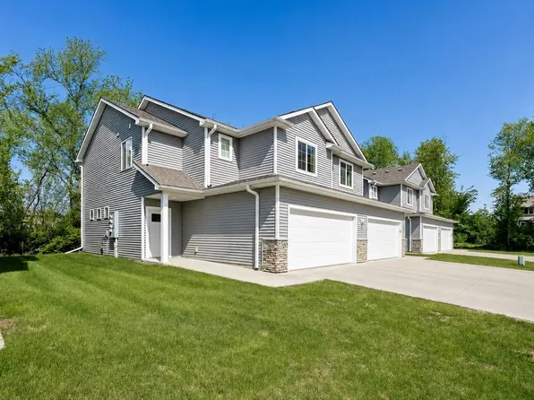 260 Amberwood Dr, Pleasant Hill, IA 50327