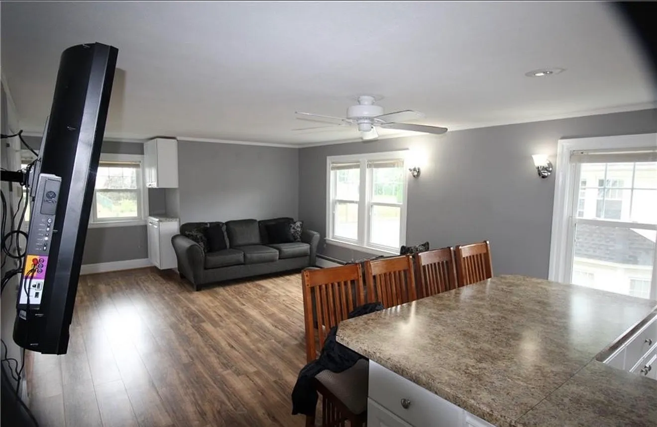 2 bed, $1,910 — Photo 3