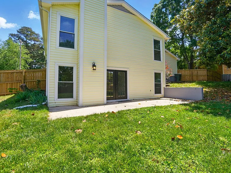 2413 Hoffman St — Photo 39