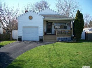 80 Rugby Dr, Shirley, NY 11967