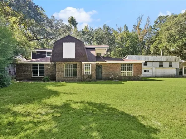 30500 Azalea Ln, Lacombe, LA 70445