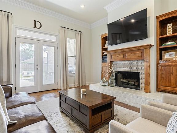 4th image of 251 Reynaud Dr