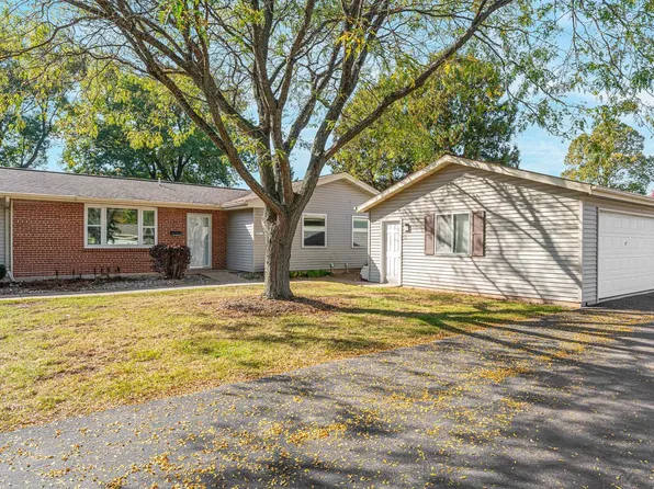 1025 S West Ct APT C, Appleton, WI 54915