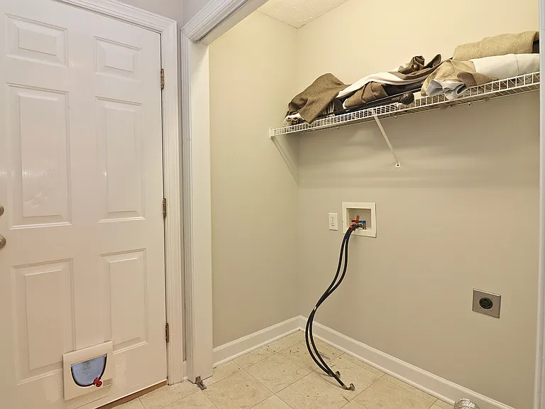 195 Russet Ct — Photo 45