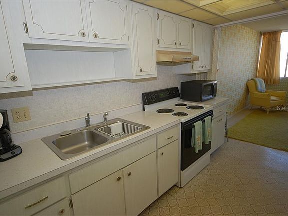 5th image of 4720 Locust St NE APT 319