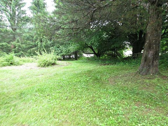 5th image of 42 Brooks Dr