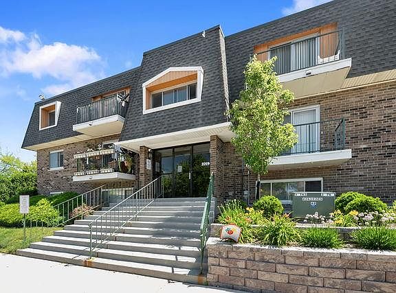 3rd image of 3219 W Parkway Dr #3