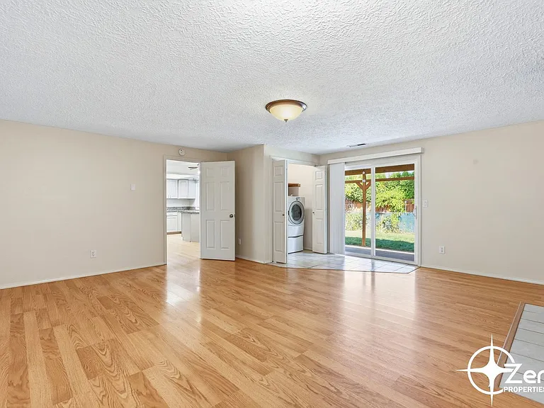 12719 NE 10th Ave — Photo 5