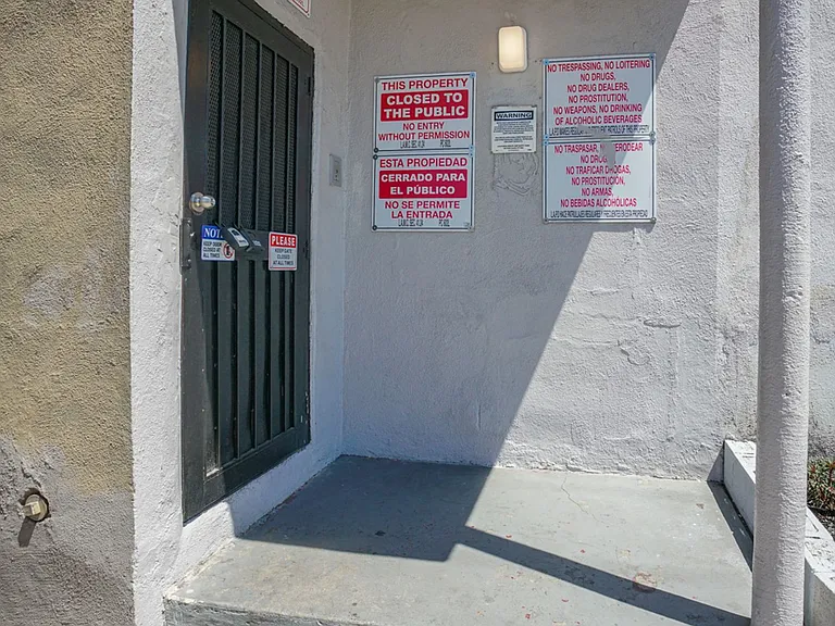 West Adams Studio Apartments — Photo 6
