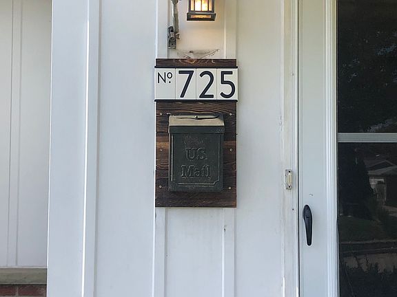 3rd image of 725 S 95th St