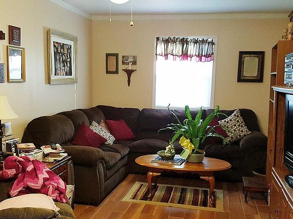 3rd image of 102 Pecan Park Dr