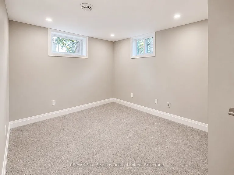 23 Camille Ct — Photo 16