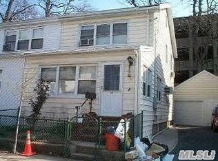 13 Pearce Pl, Great Neck, NY 11021
