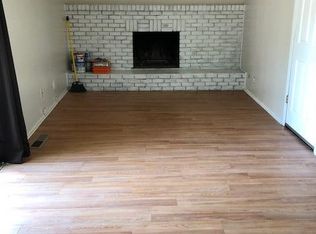 911 Wellington Rd, Lawrence, KS 66049