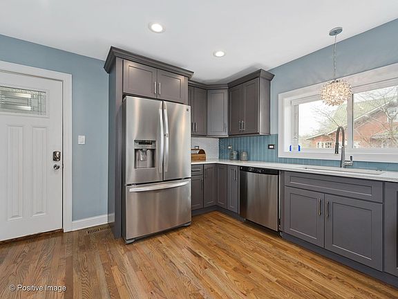 3rd image of 440 N Brainard Ave APT 1