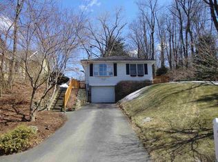 257 Lakeshore Dr, Rensselaer, NY 12144
