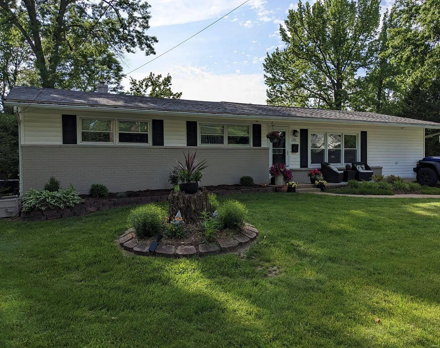 1245 Ruth Dr photo 1